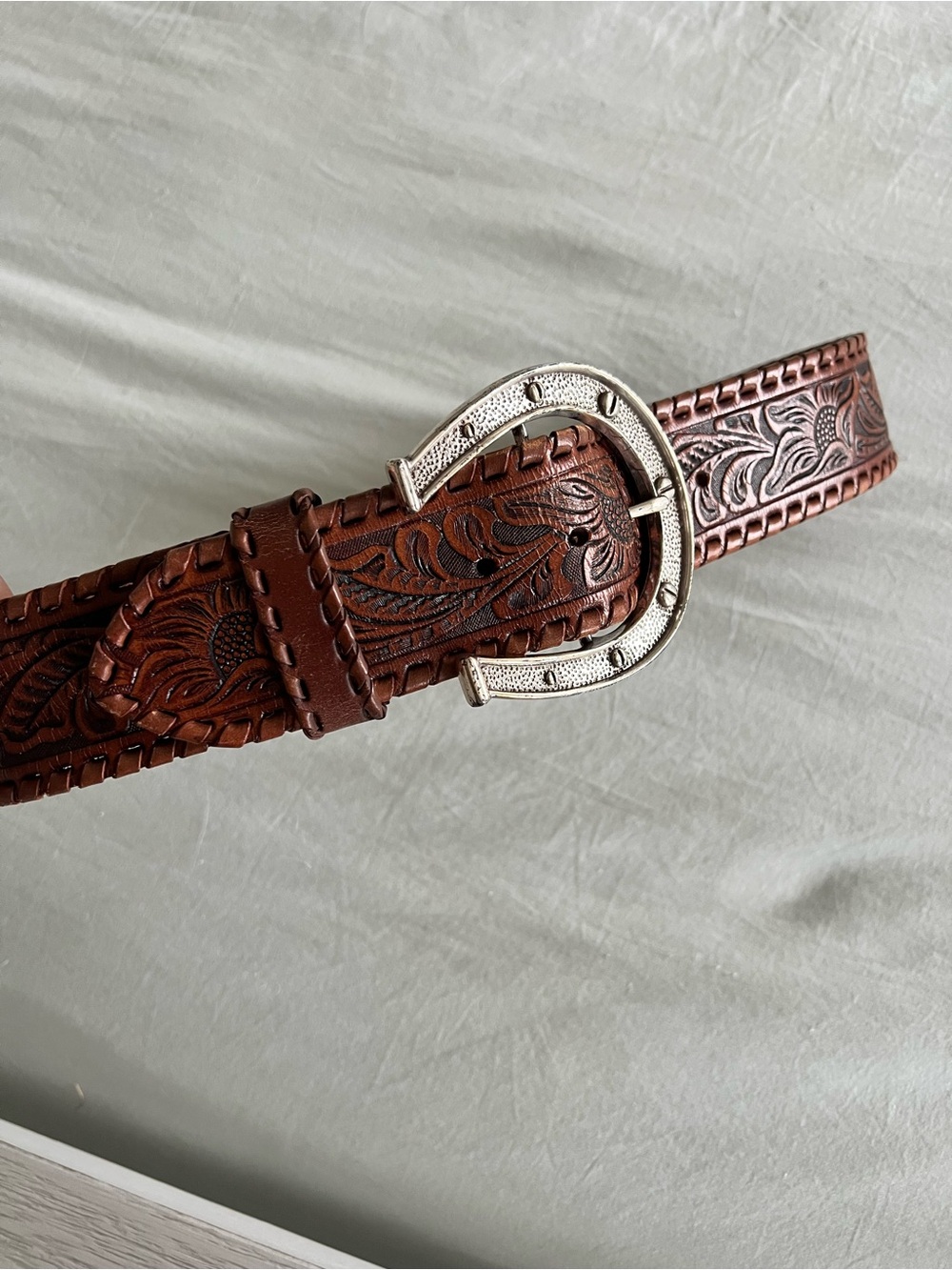 Wrangler Hand-Tooled Brown Leather Belt with Silver Horseshoe Buckle - Picture 2 of 6